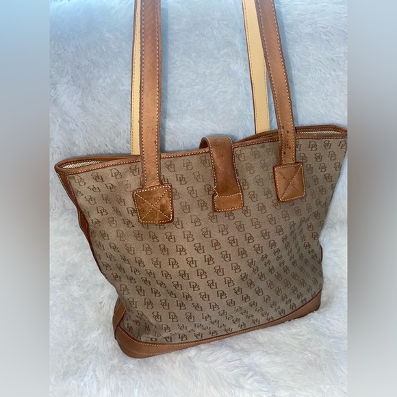 Dooney & Bourke Signature DB Tan Brown Shoulder Shoulder And Coin Purse - Picture 4 of 15